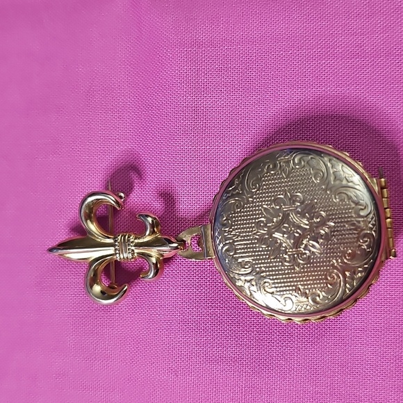 Vintage Coro Pegasus Chatelaine Locket/Brooch - Picture 2 of 8